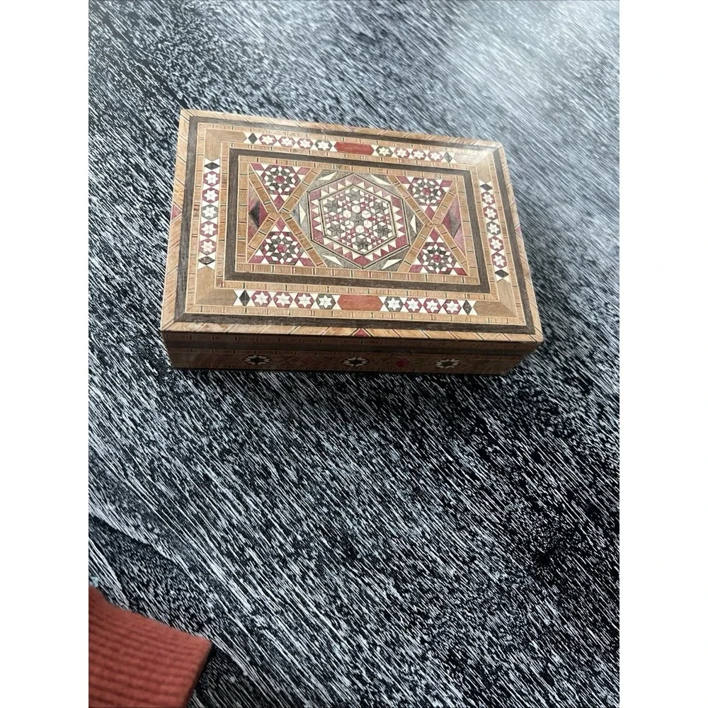 Vintage Intricate Light Wood Inlay‎ Hinged Trinket Box 6.75